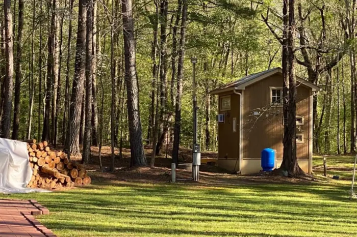 Mini Cabin sleeps 6 each (1)