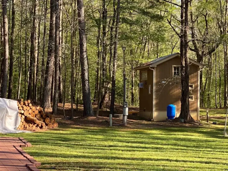 Mini Cabin sleeps 6 each (1)