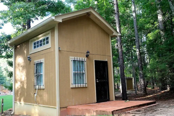 Mini Cabin sleeps 6 each (4)