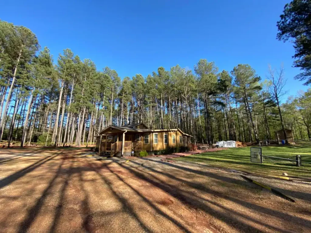 Maxi Cabin sleeps 12