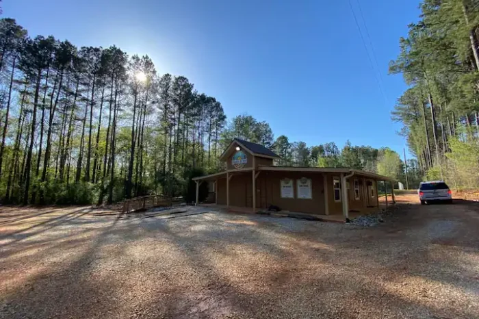 Maxi Cabin sleeps 12